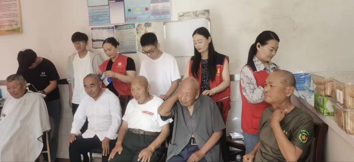 <strong>暑期“三下乡”社会实践（十八）：情暖老兵，红色传承</strong>