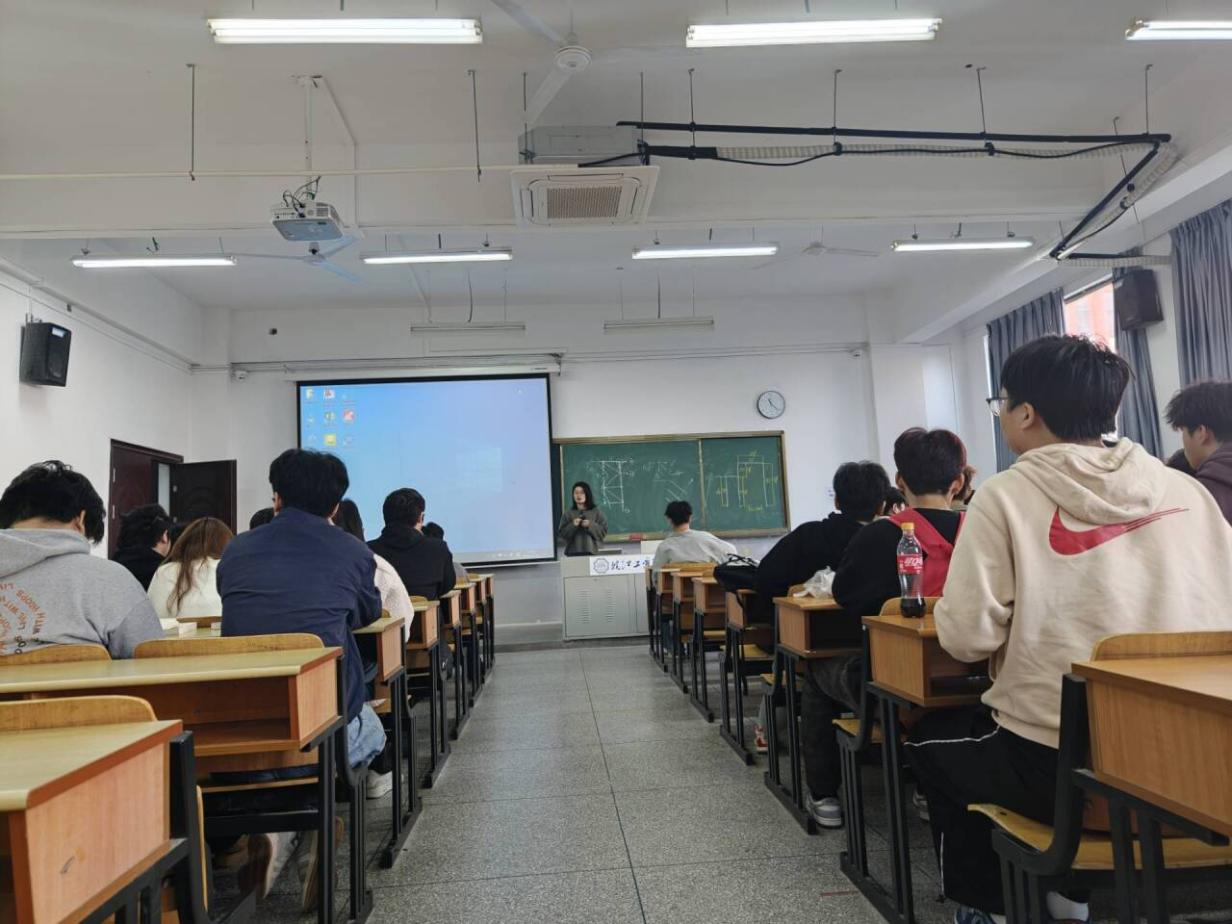 <strong>珍惜时光  稳步前行 ——土木工程学院2023级土木工程专业3-4班召开学业警示主题班会</strong>