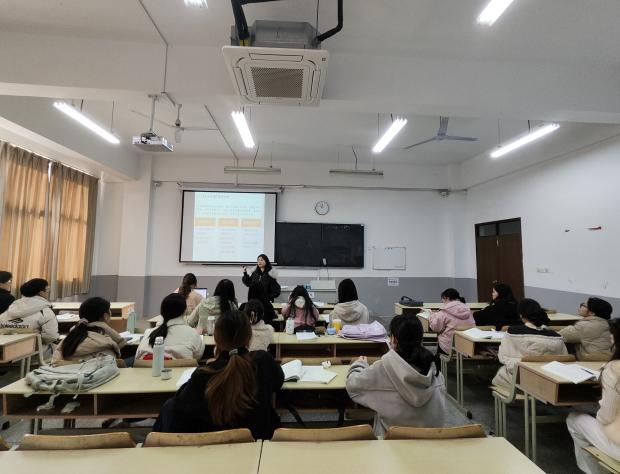 <strong>明晰专业方向  蓄力成长征程 ——土木工程学院2023级给排水科学与工程专业闻天班召开主题班会</strong>