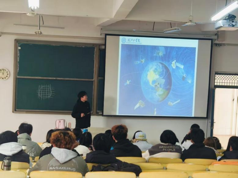 <strong>土木工程学院2025级地理空间信息工程专业召开主题班会</strong>