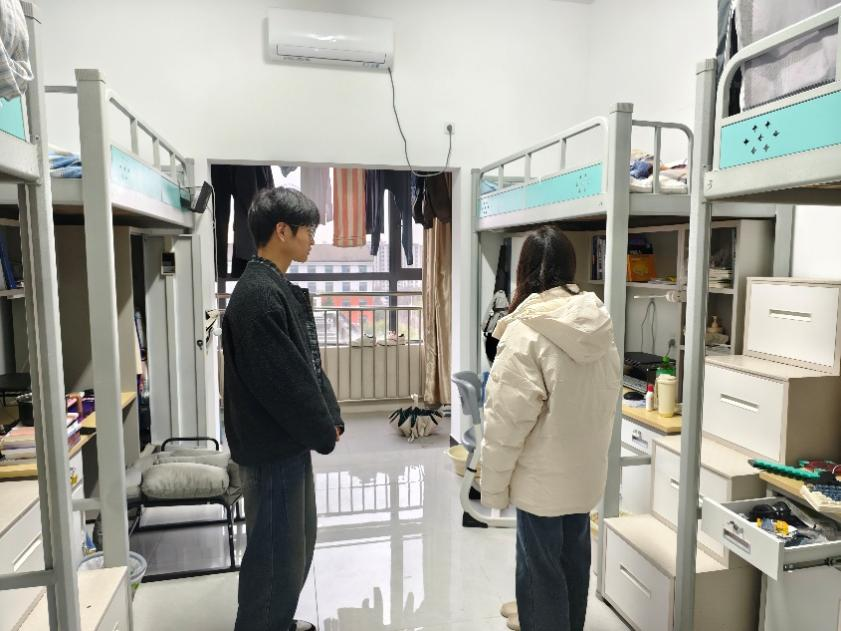 师生对话在一线，收心归位启新程 ——计算机与人工智能学院辅导员开展开学宿舍走访