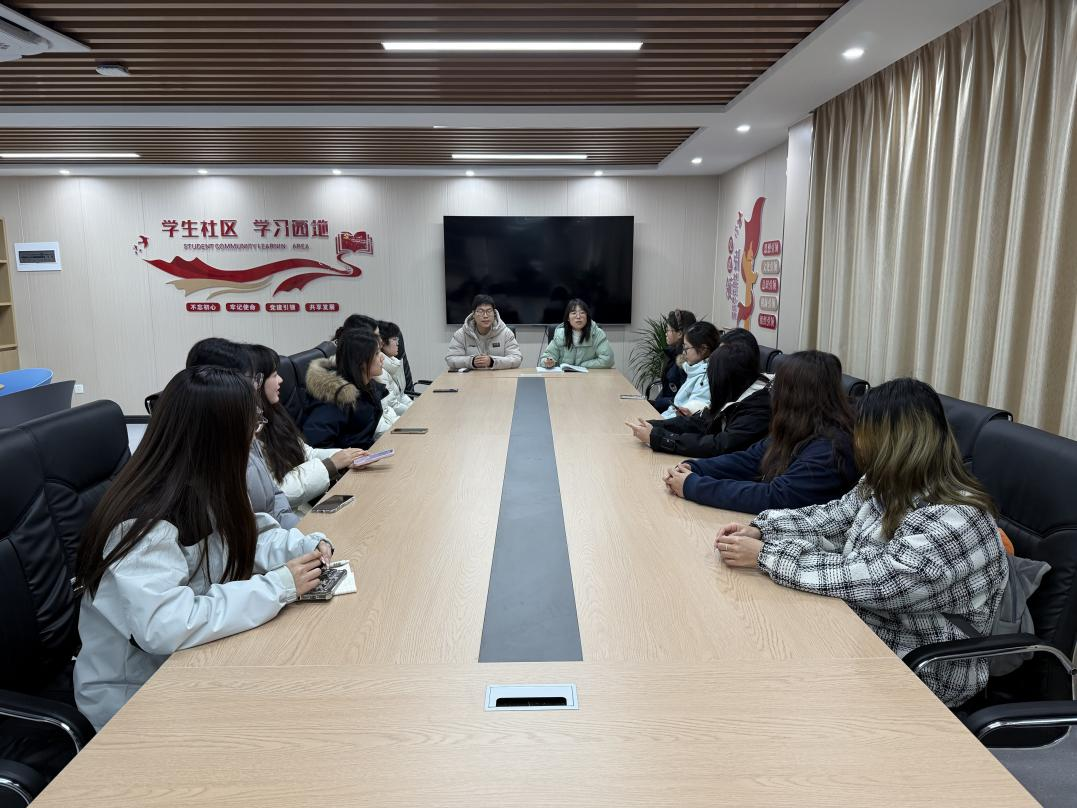 <strong>护航学子新征程，倾听心声促发展 ——管理学院在学生社区开展学生座谈会</strong>